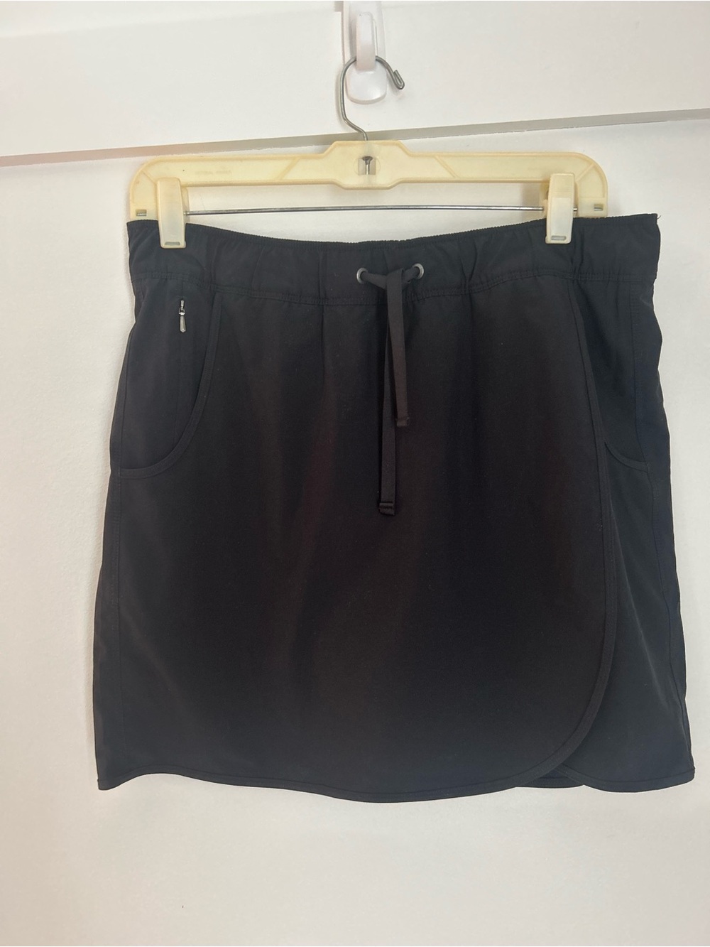 Patagonia Fleetwith Skort in Black Size M Faux Wrap Front Built in Shorts